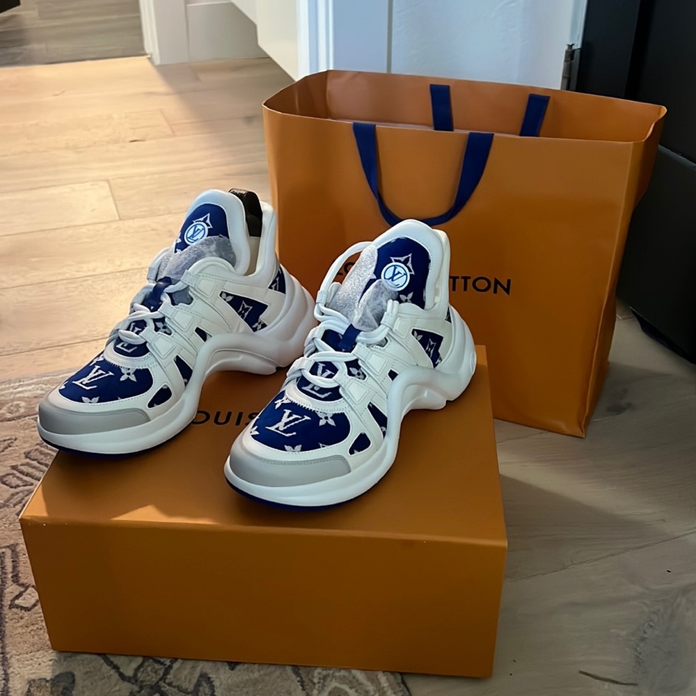 completely new Louis Vuitton Sneakers